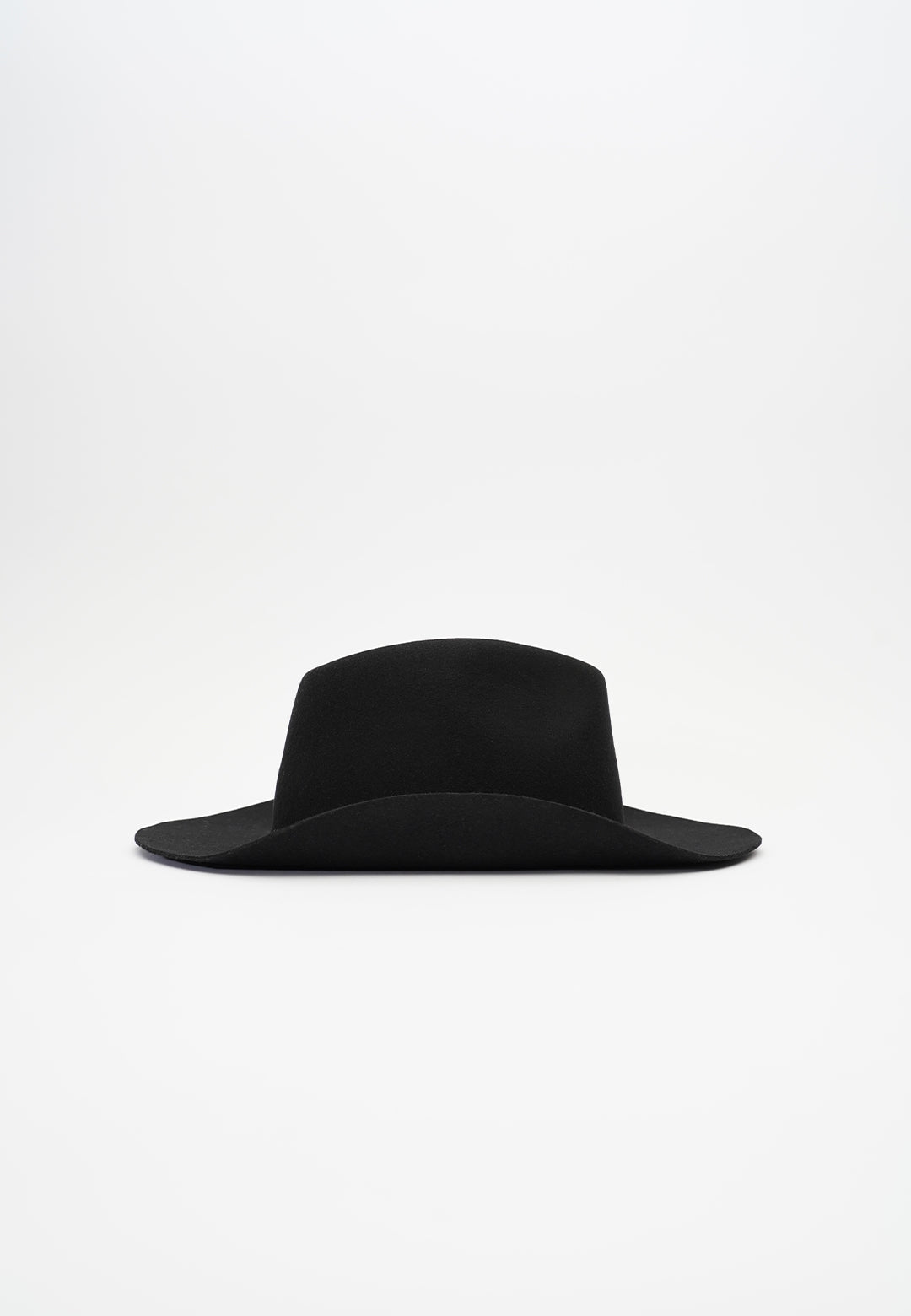 Handcrafted luxury felt hat in a classic cowboy style, made from premium materials. A perfect blend of elegance and Western charm, ideal for fashion-forward individuals and special occasions. N33 PURE CURVED. NTHIRTYTHREE
