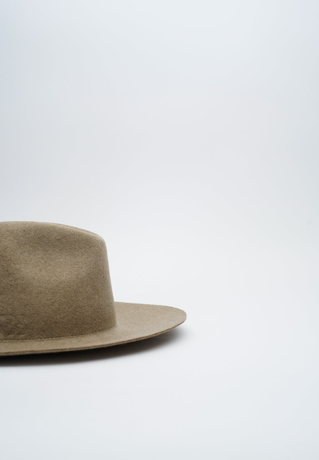 N33 NTHIRTYTHREE PURE AMBER - PURE COLLECTION. Artisan-Made Fedora Felt Hat. Handmade in Italy. Handcrafted Headwear. Artisan Chapeaux. Handgefertigt. Fedora Hut. Unisex Men's hats. Women's hats. N33. Luxury Felt Hat. Männerhüte. Frauenhüte. Maison Michel