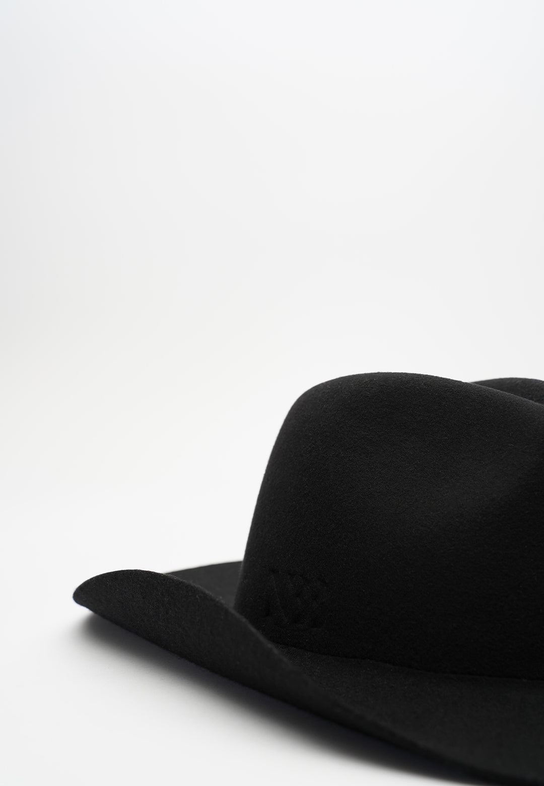 Handcrafted luxury felt hat in a classic cowboy style, made from premium materials. A perfect blend of elegance and Western charm, ideal for fashion-forward individuals and special occasions. N33 PURE CURVED. NTHIRTYTHREE