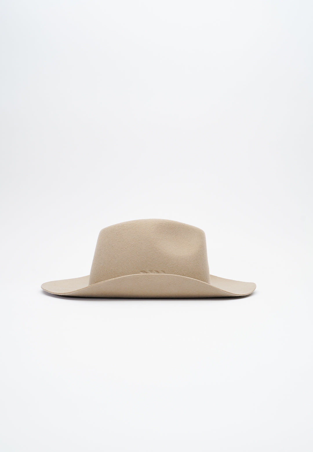 Handcrafted luxury felt hat in a classic cowboy style, made from premium materials. A perfect blend of elegance and Western charm, ideal for fashion-forward individuals and special occasions. N33 PURE CURVED. NTHIRTYTHREE