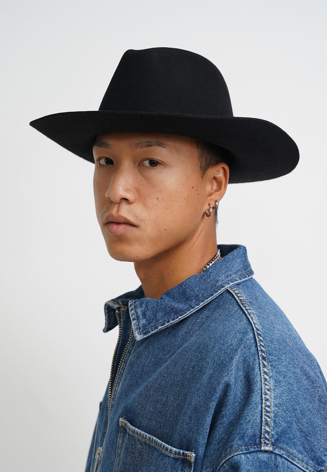 Handcrafted luxury felt hat in a classic cowboy style, made from premium materials. A perfect blend of elegance and Western charm, ideal for fashion-forward individuals and special occasions. N33 PURE CURVED. NTHIRTYTHREE