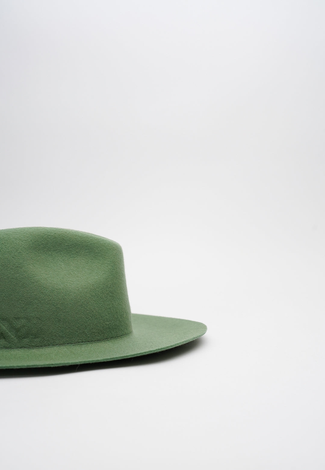 N33 NTHIRTYTHREE PURE SAGE. PURE COLLECTION. Artisan-Made Fedora Felt Hat. Handmade in Italy. Handcrafted Headwear. Chapeaux. Felt Hat. Handgefertigt. Fedora Hut. Unisex Men's hats. Women's hats. N33. Luxury Fedora Hat. 